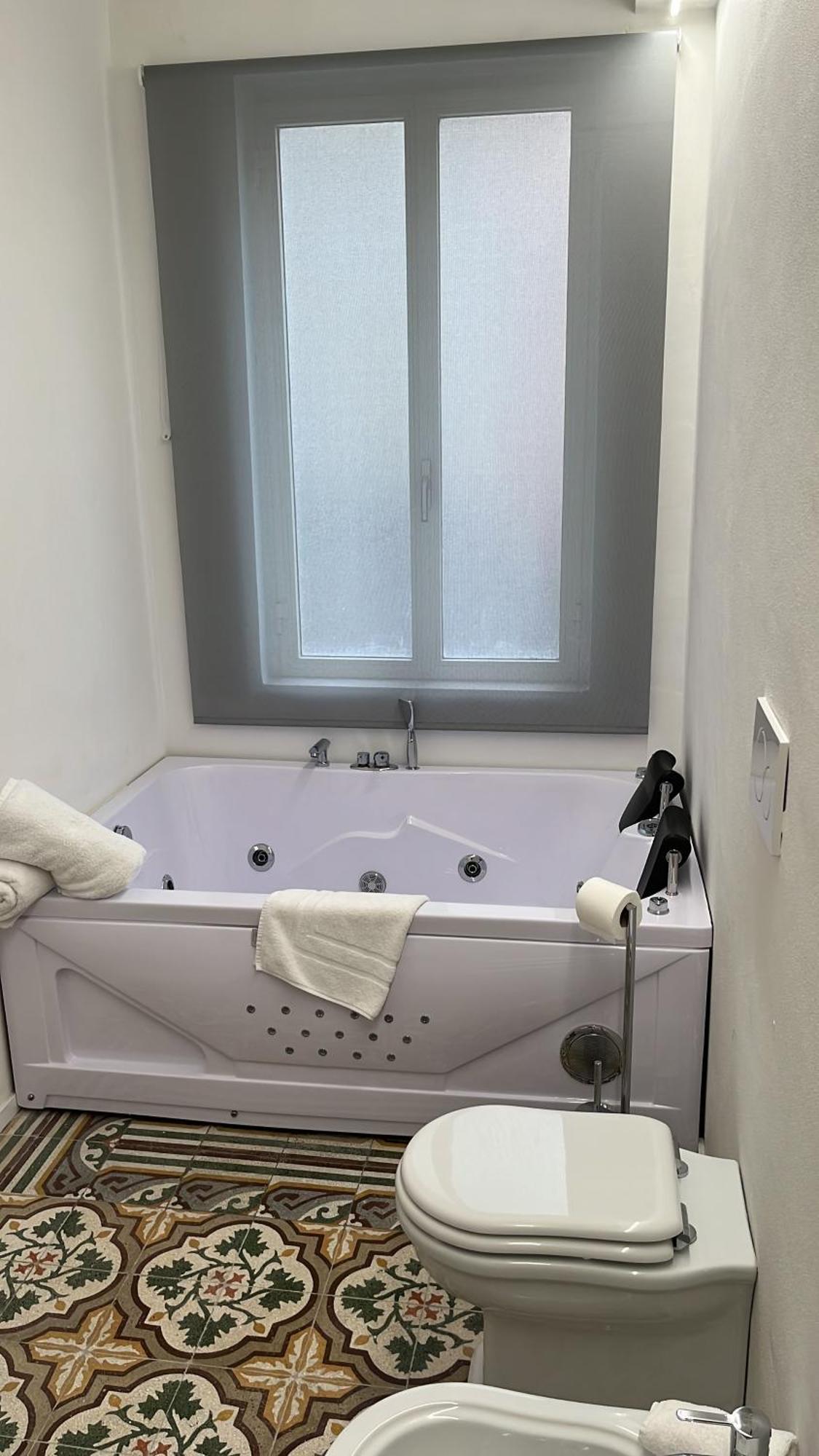 Rosarias Rooms Manfredonia Bagian luar foto